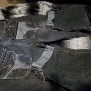 FREESTYLE BLACK AND GRAY CROPPED JEAN Capris EUC